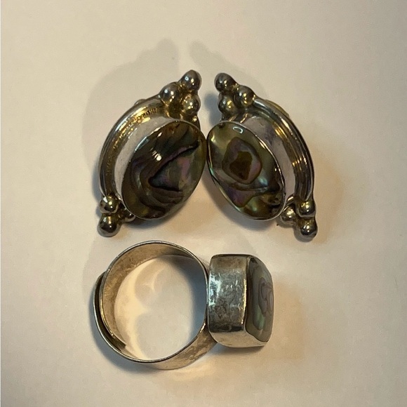 A set of 925 sterling silver earrings and a ring (one size fits all) - Picture 3 of 6